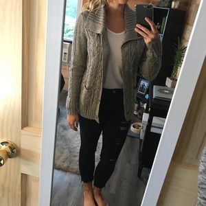 🌻SALE!🌻 Gray Button up Sweater